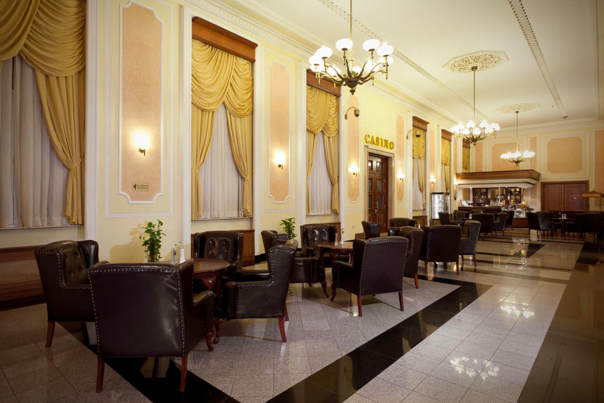 Hotel Ramada By Wyndham Plovdiv Trimontium Exterior foto